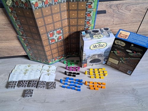 Queen games metro paris - games,